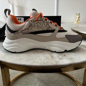 Dior B22